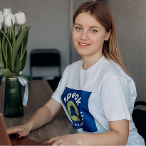 Ангеліна Surname — викладачка англійської для дітей